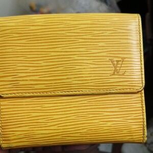 Vintage Louis Vuitton Malletier Epi Leather Elise Wallet
